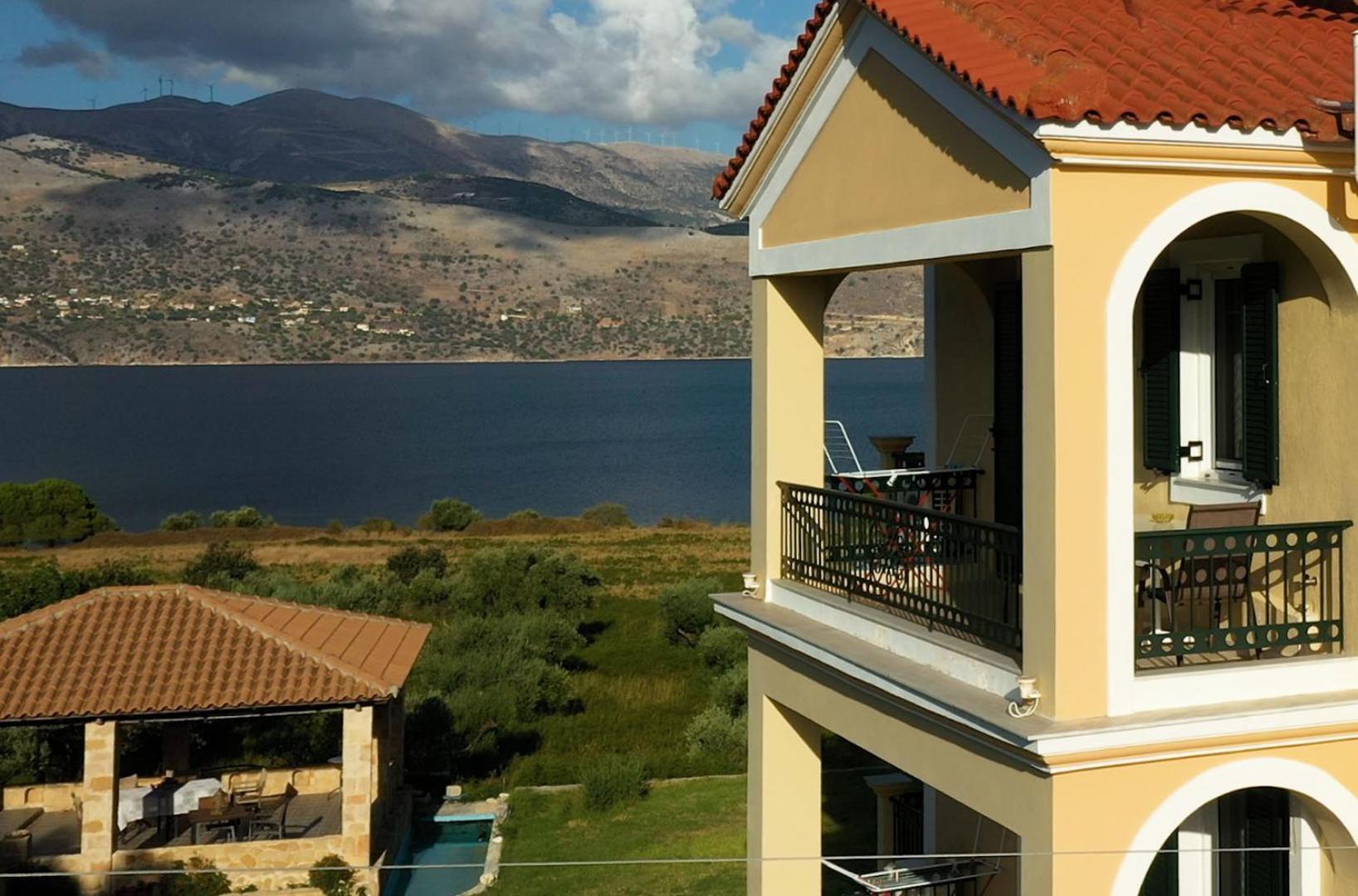 Remenata Apartment Lixouri Exterior photo
